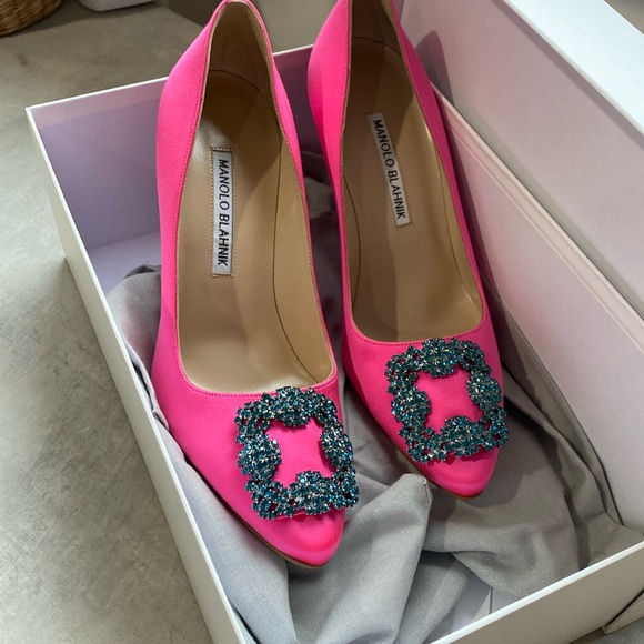 NEW!! 🚨 Manolo Blahnik Hangisi Embellished Pink Satin Pumps Size 6 - Picture 6 of 7